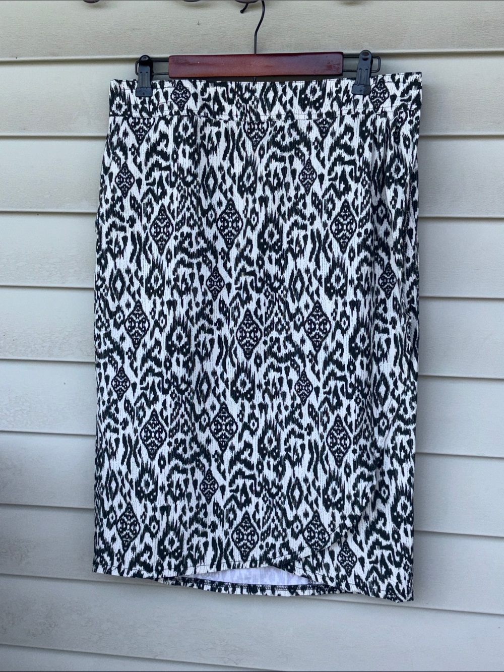 Rip Skirt Black & White Ikat Print Pencil Skirt.  Size medium.